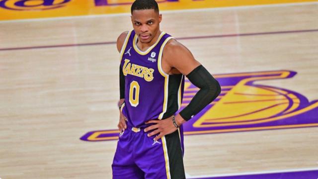 开云在线-【人物】韦少登顶热搜榜！他的NBA生涯已经危在旦夕